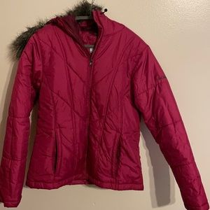 🛍Columbia sportswear co brand woman’s medium fur hooded jacket super cute warm